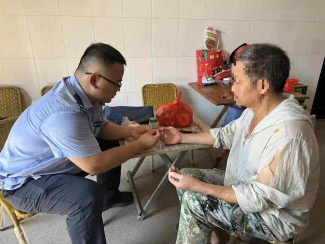 男子离家34载与亲生父母相认 跨越千山万水的团圆